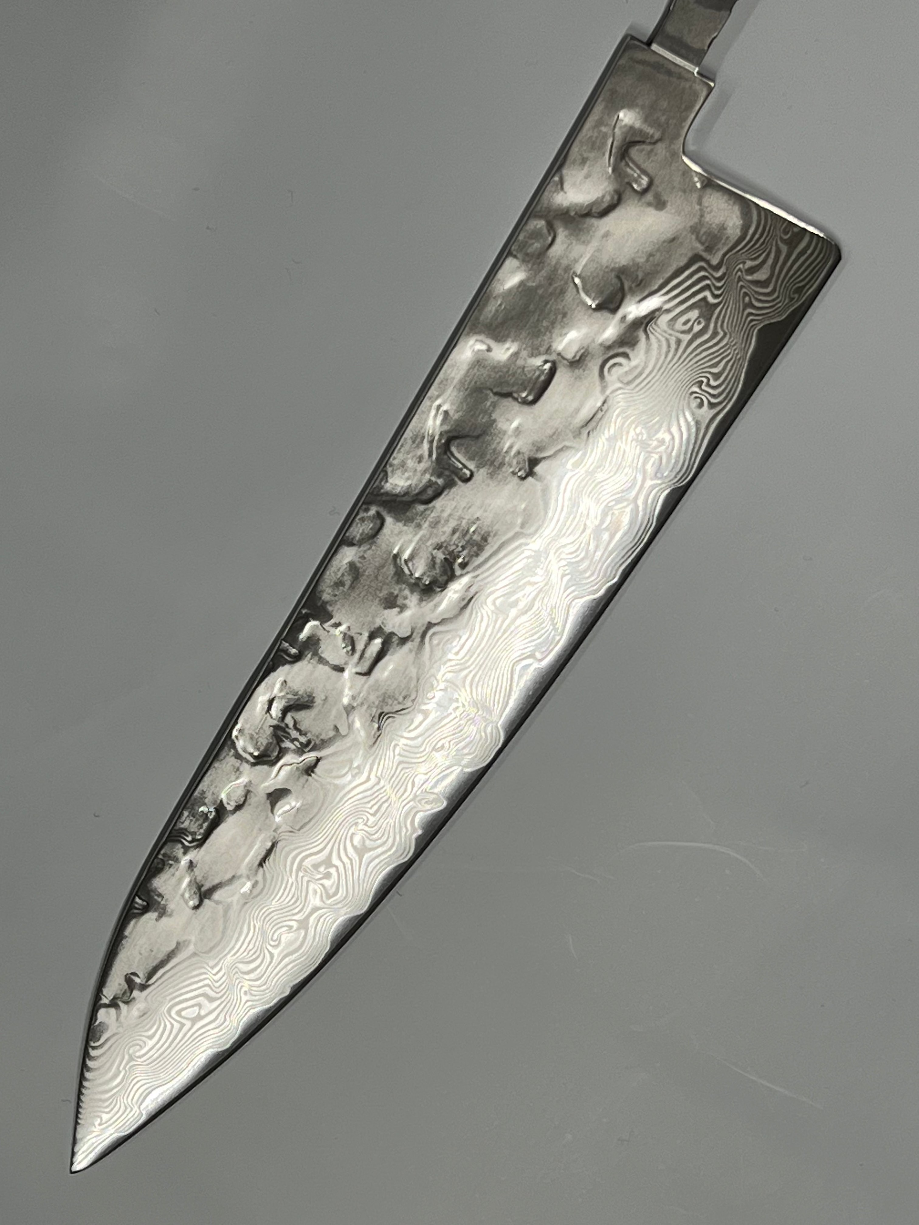 Kockkniv 200mm VG-10 Polerad Brute de forge Damaskus