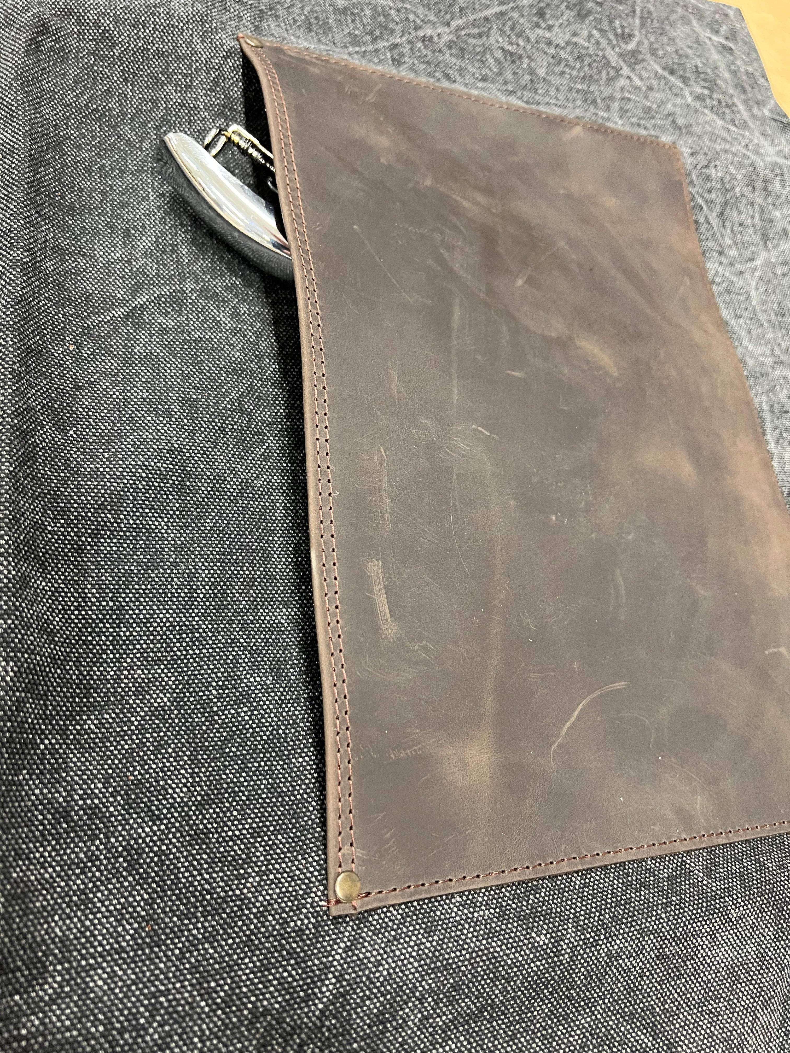 Adjustable apron in brown leather and canvas AP4