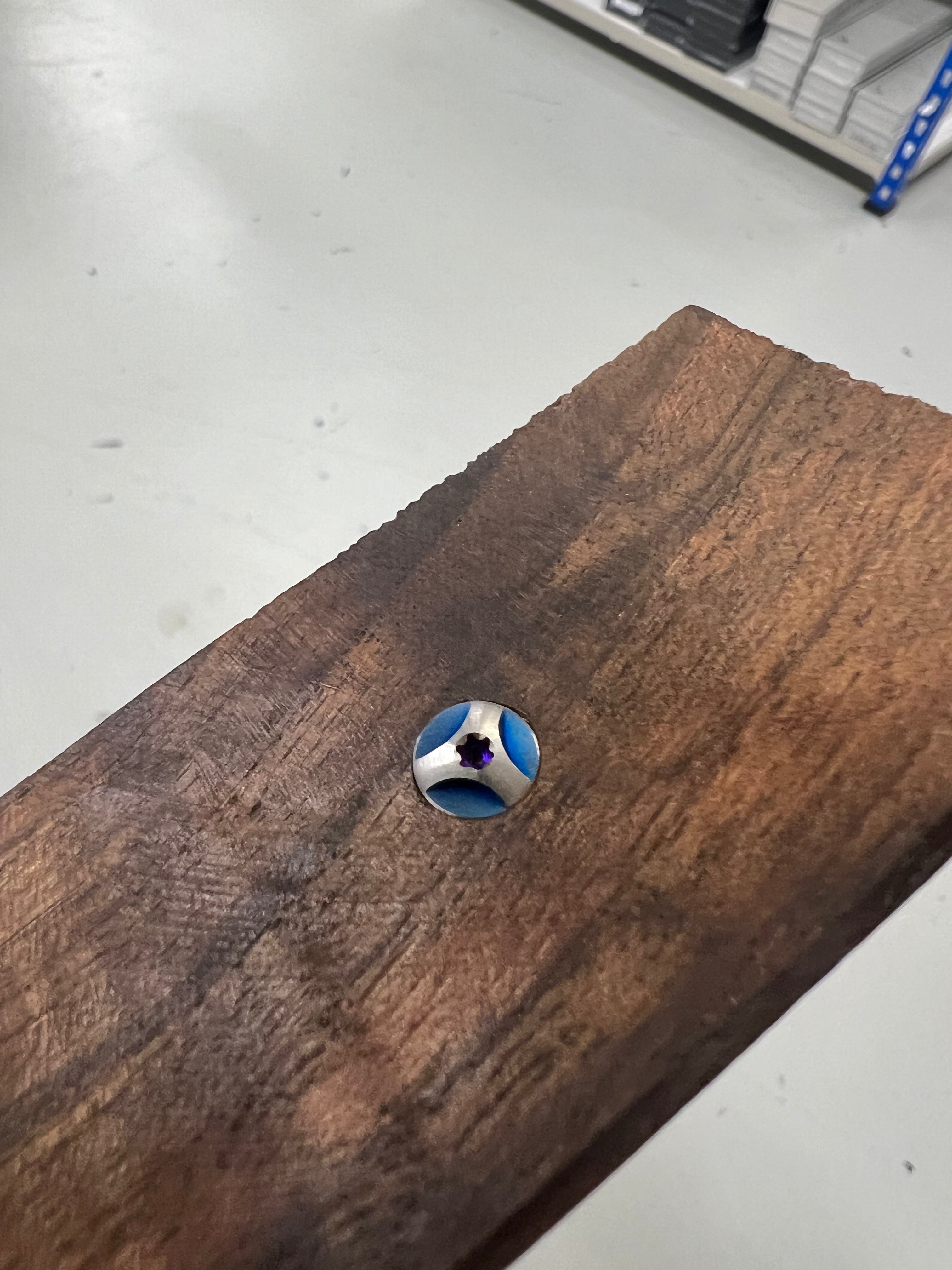 Screw for shaft - Milled blue screw