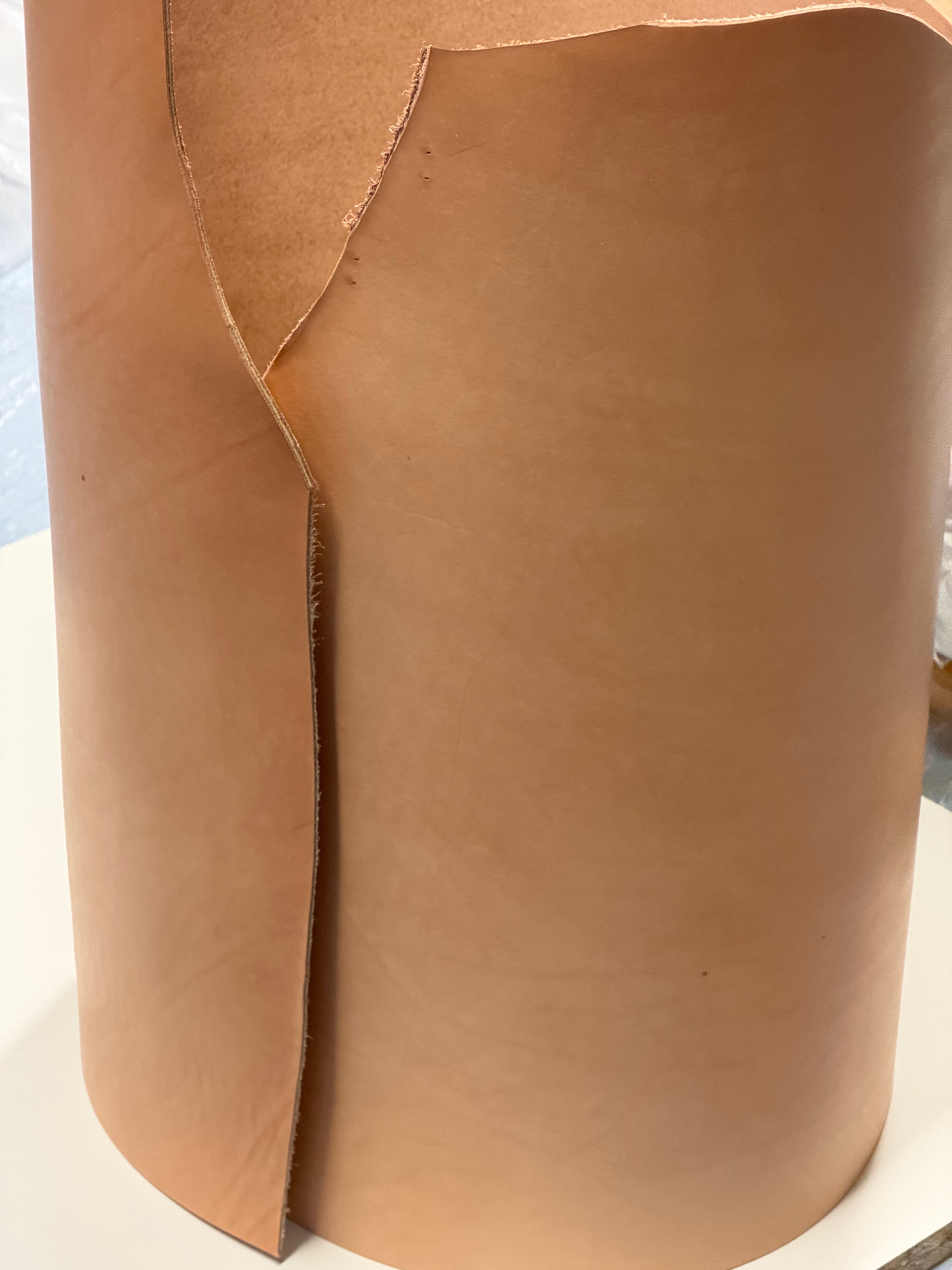 Leather for making knife sheaths: Raw edge, sheath leather and strap/suspension leather