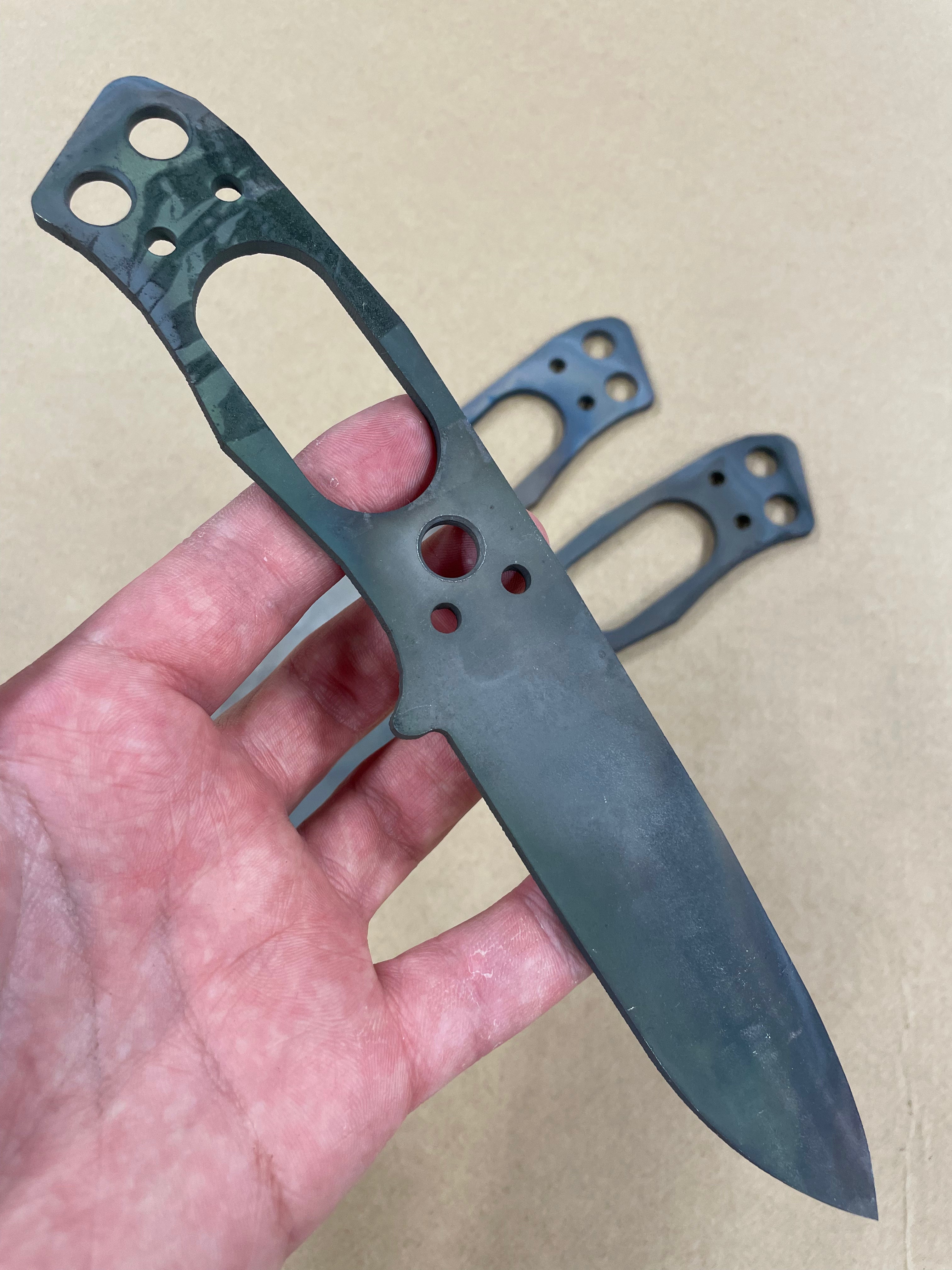 Härdat oslipat rostfritt knivblad (AEBL)