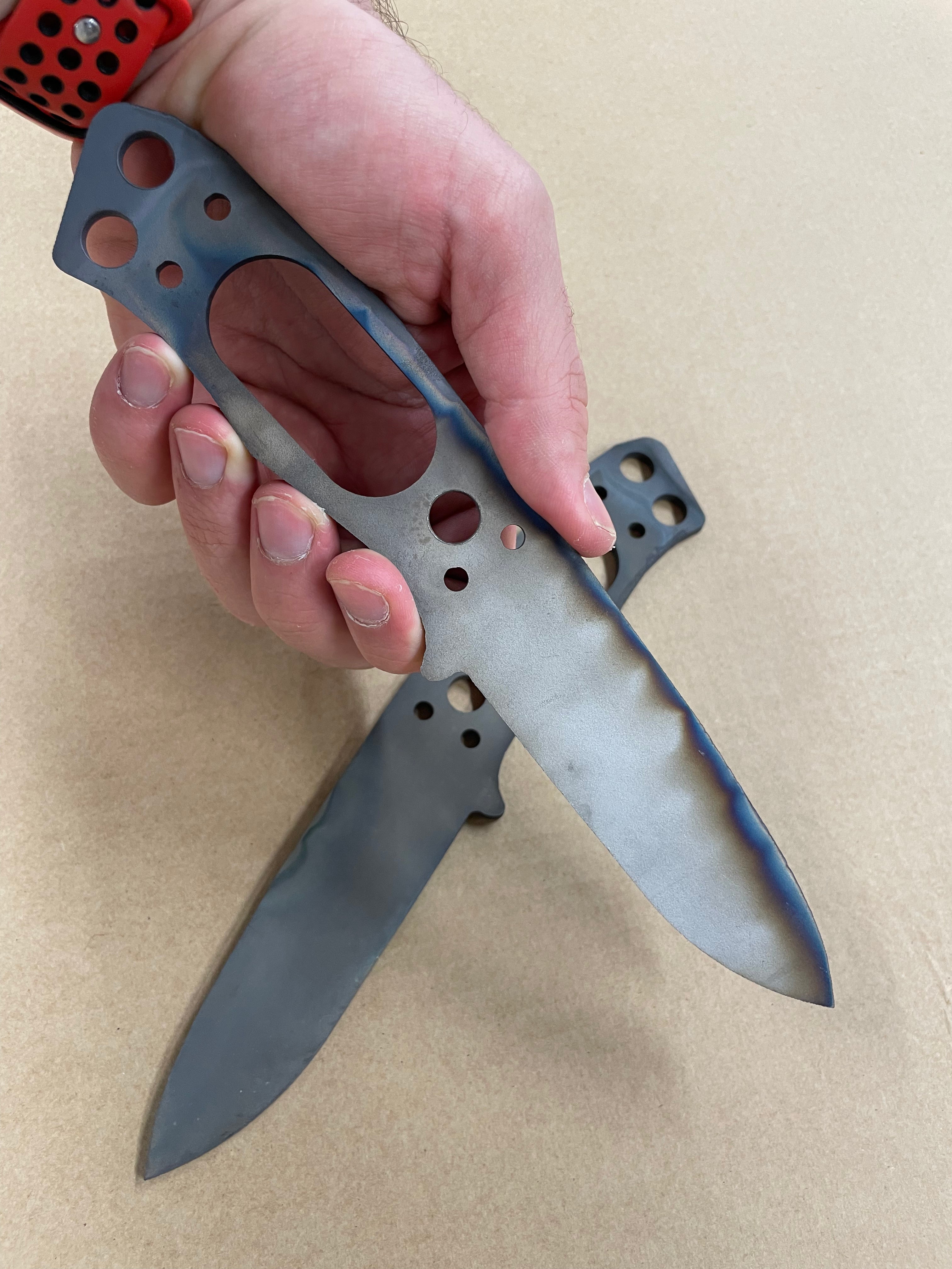 Härdat oslipat rostfritt knivblad (AEBL)