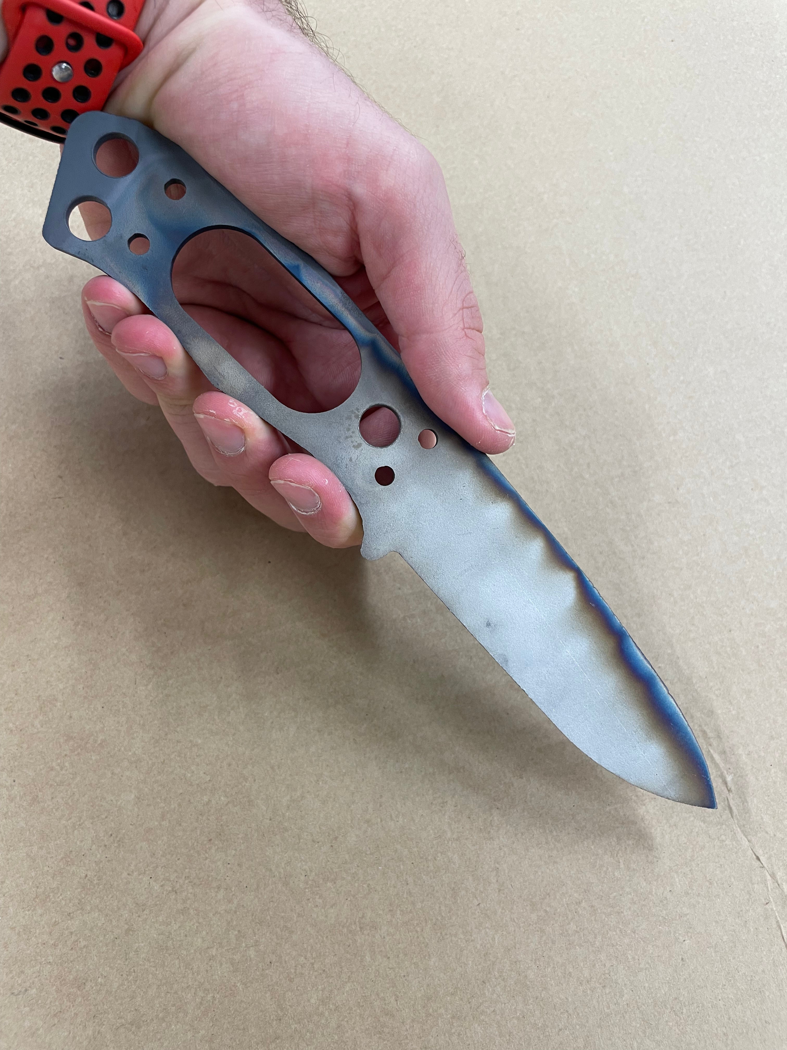 Härdat oslipat rostfritt knivblad (AEBL)