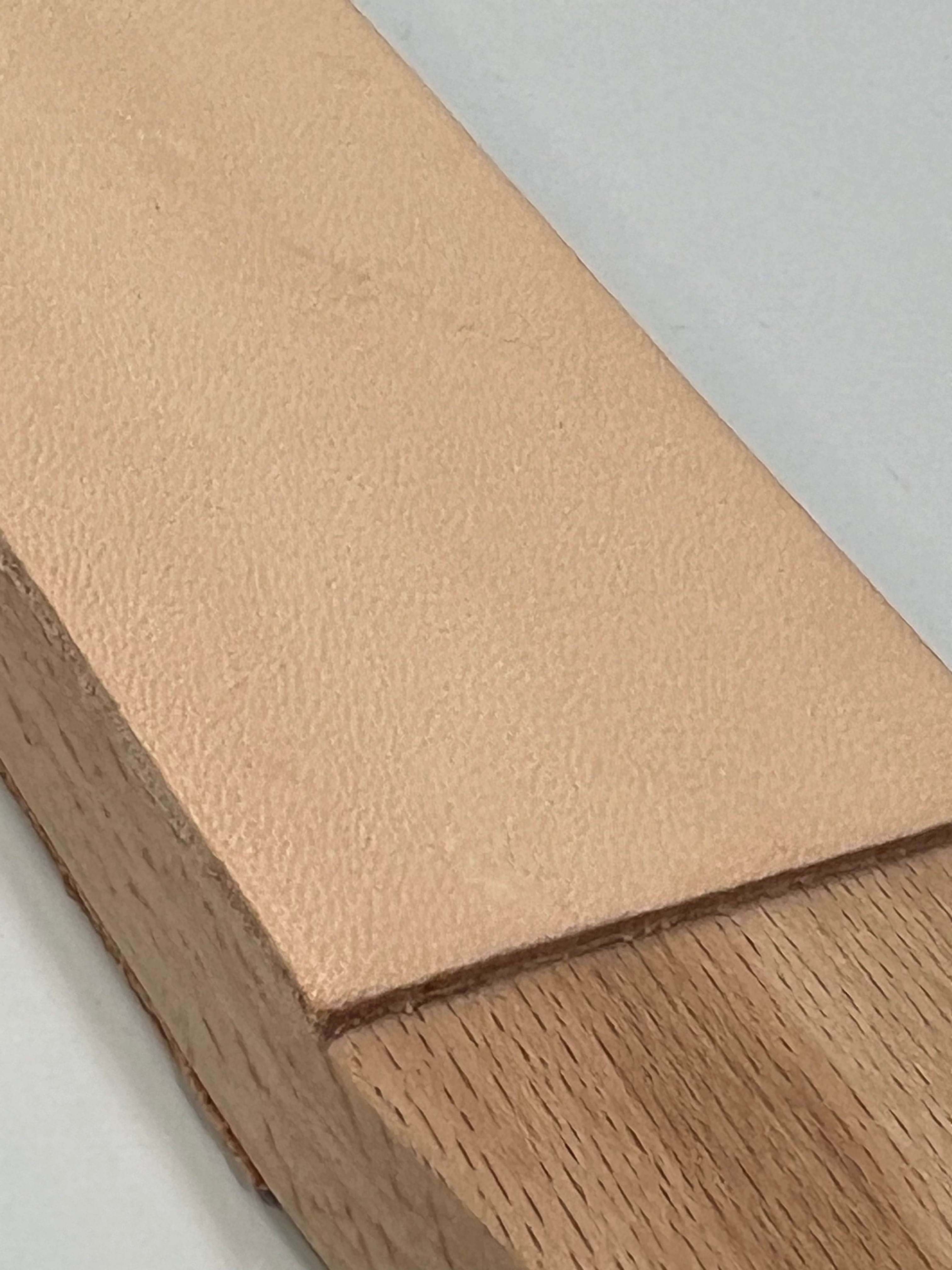 Double-sided leather strap on wooden base RW054-B