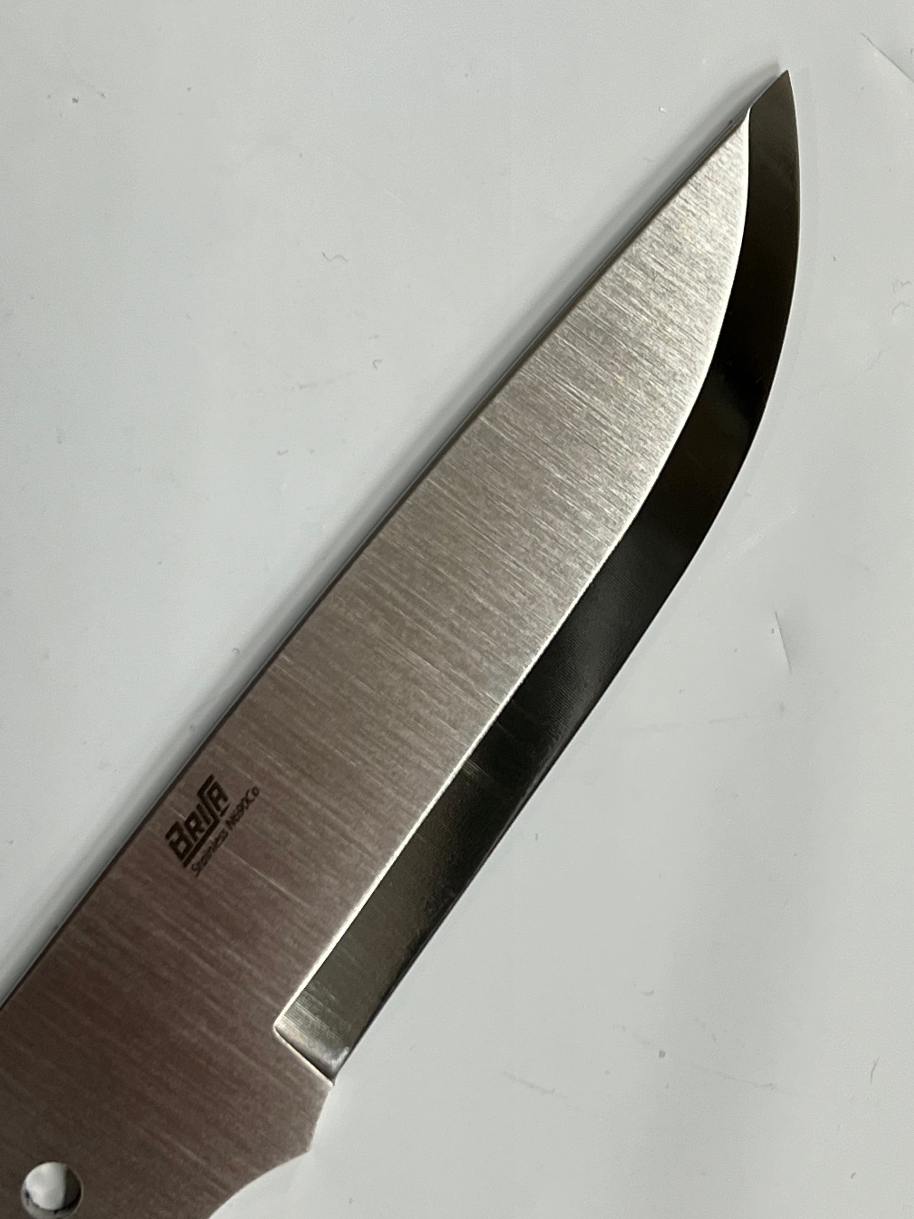 Brisa Trapper 95 Scandi N690 knivblad i rostfritt stål