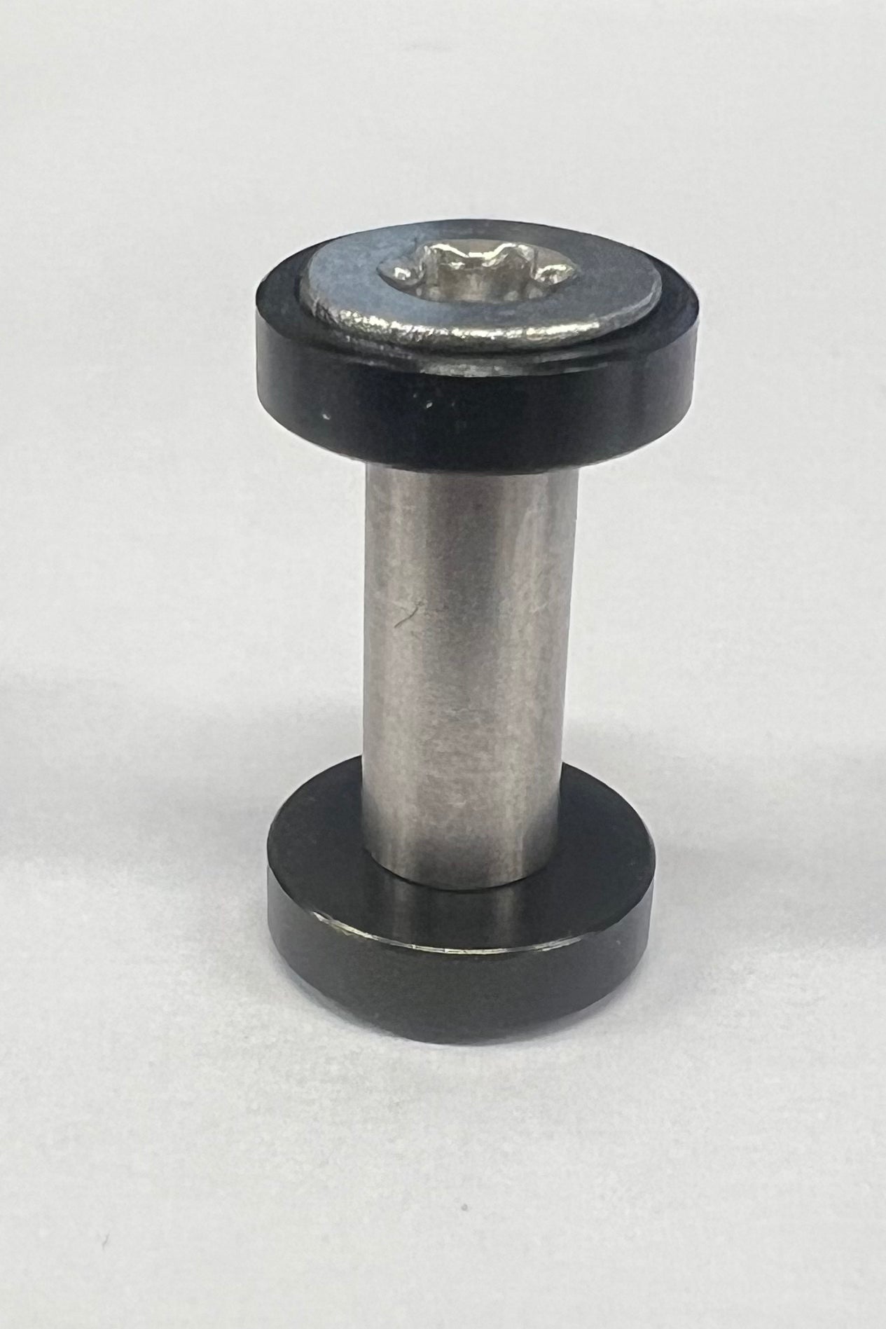 Screw to shaft - Screw with colored washer