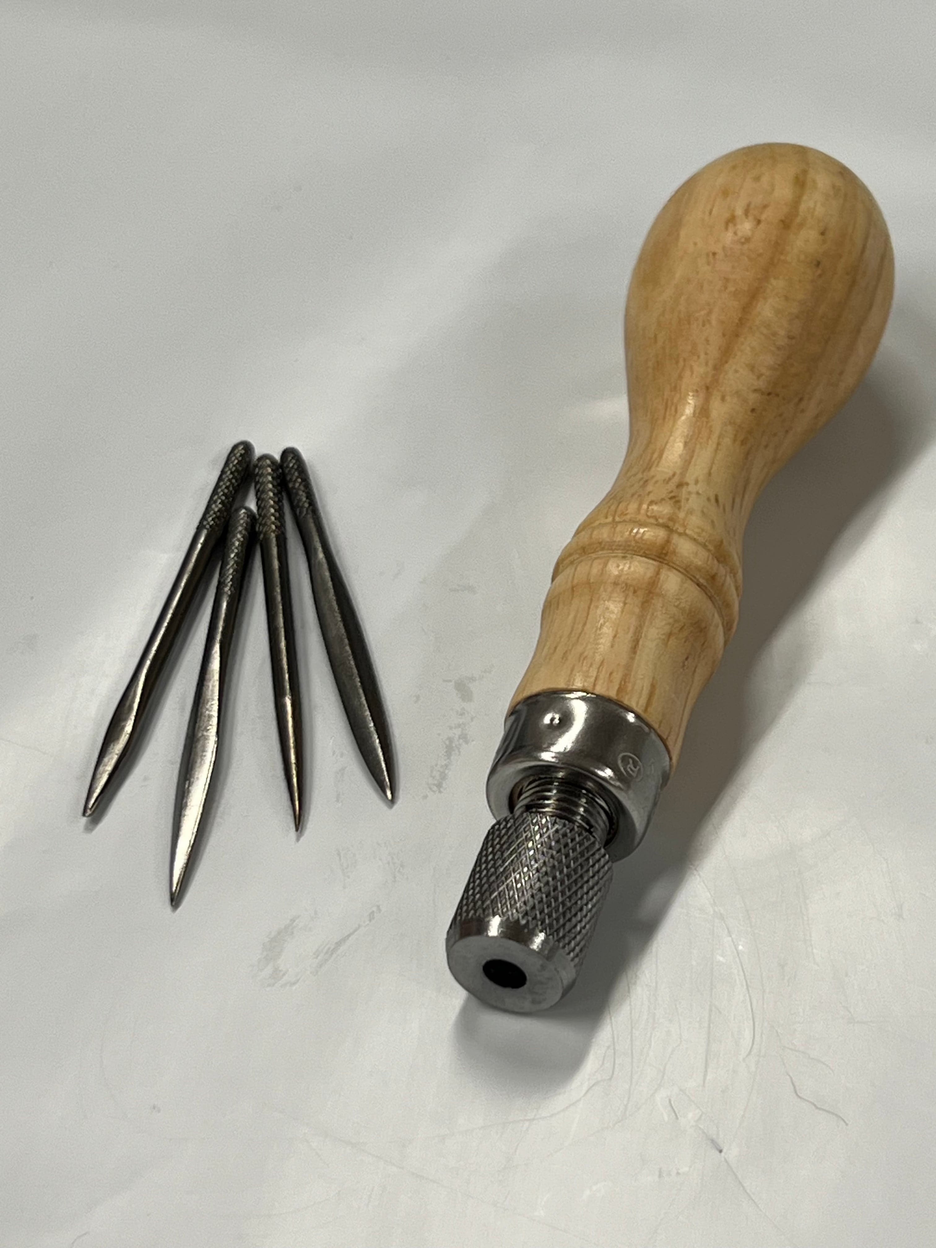Awl with 4 different blades
