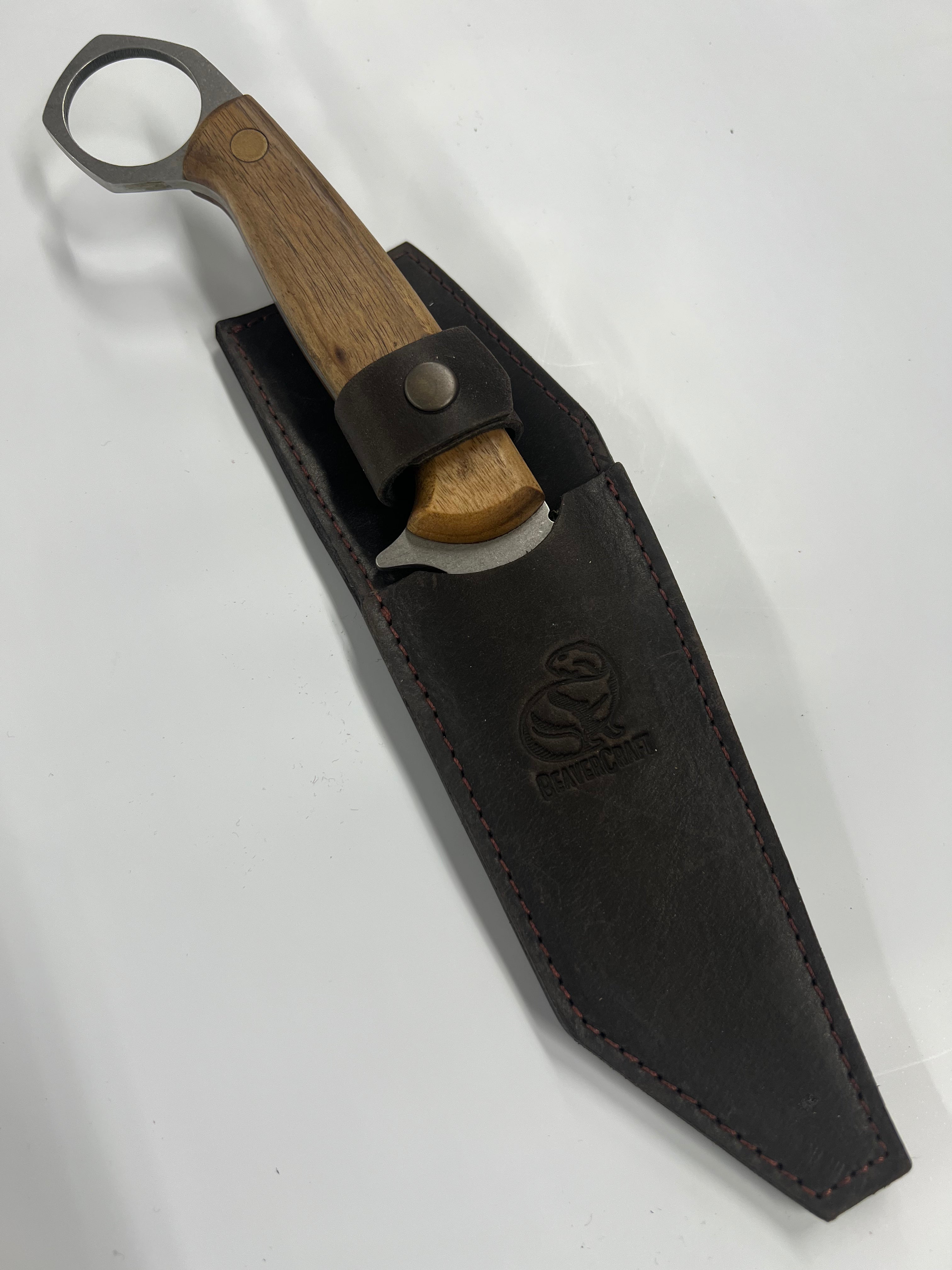 Ukrainsk campingkarambit CGK1 med läderslida