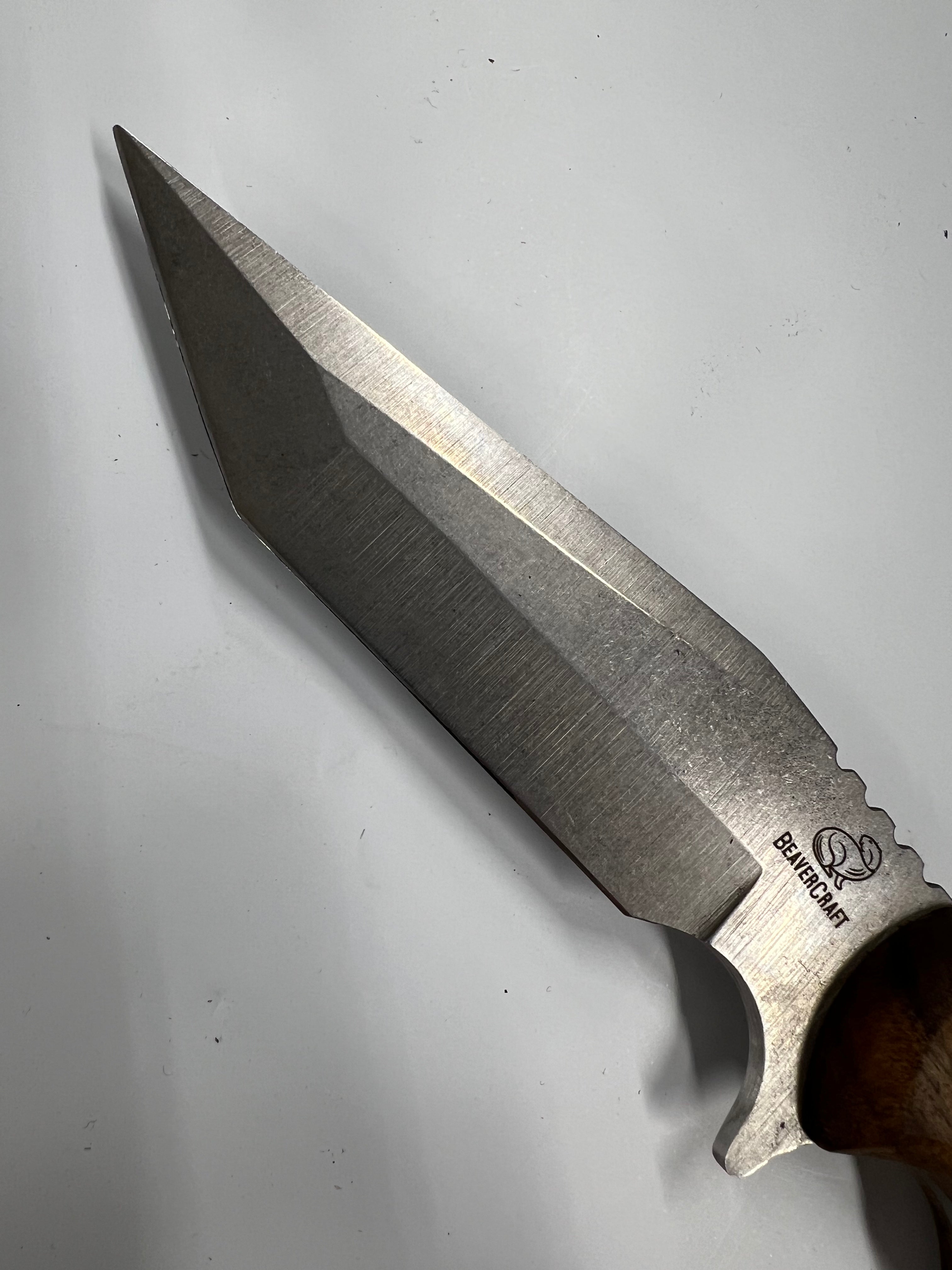 Ukrainsk campingkarambit CGK1 med läderslida
