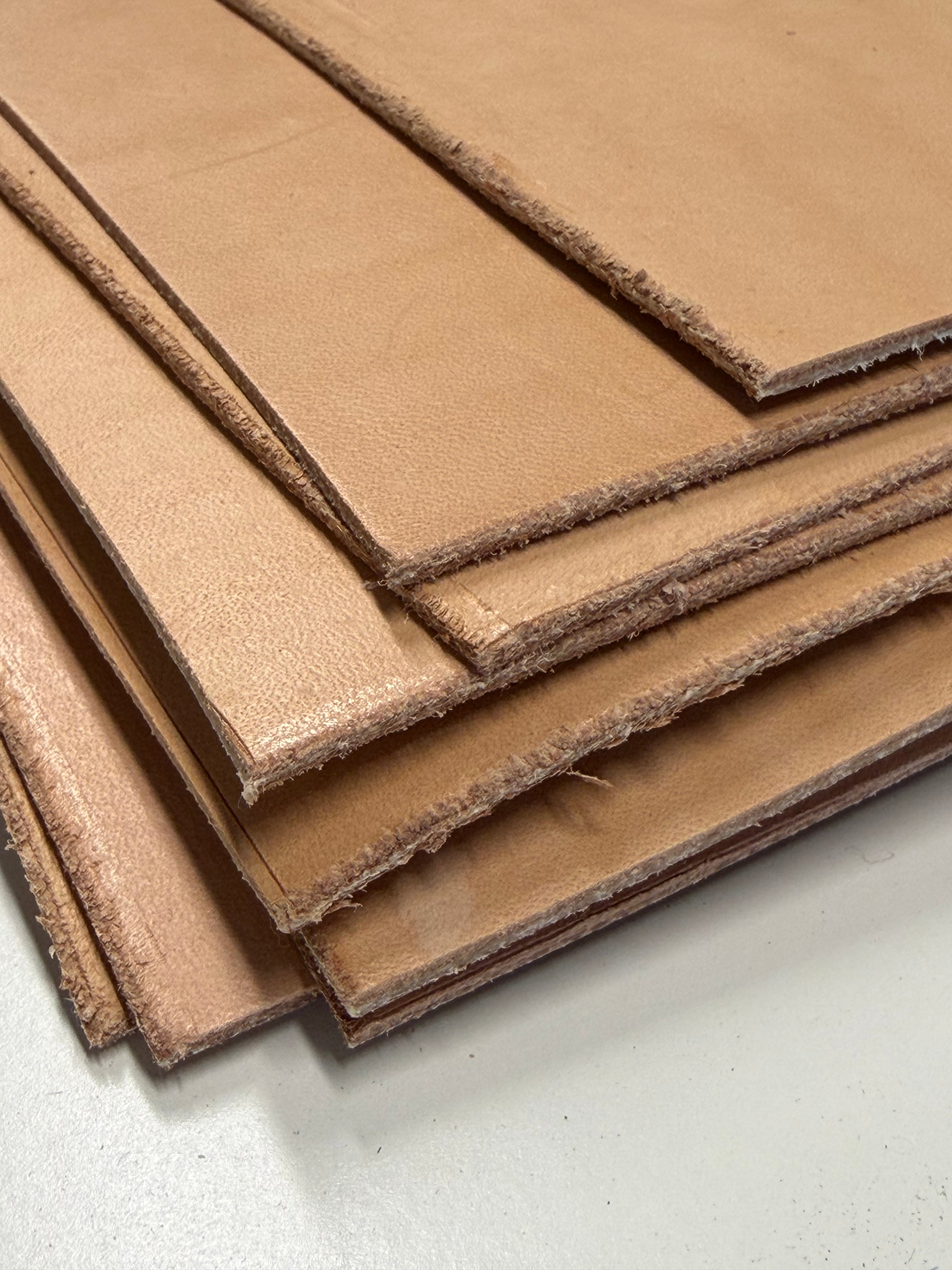 Leather for making knife sheaths: Raw edge, sheath leather and strap/suspension leather