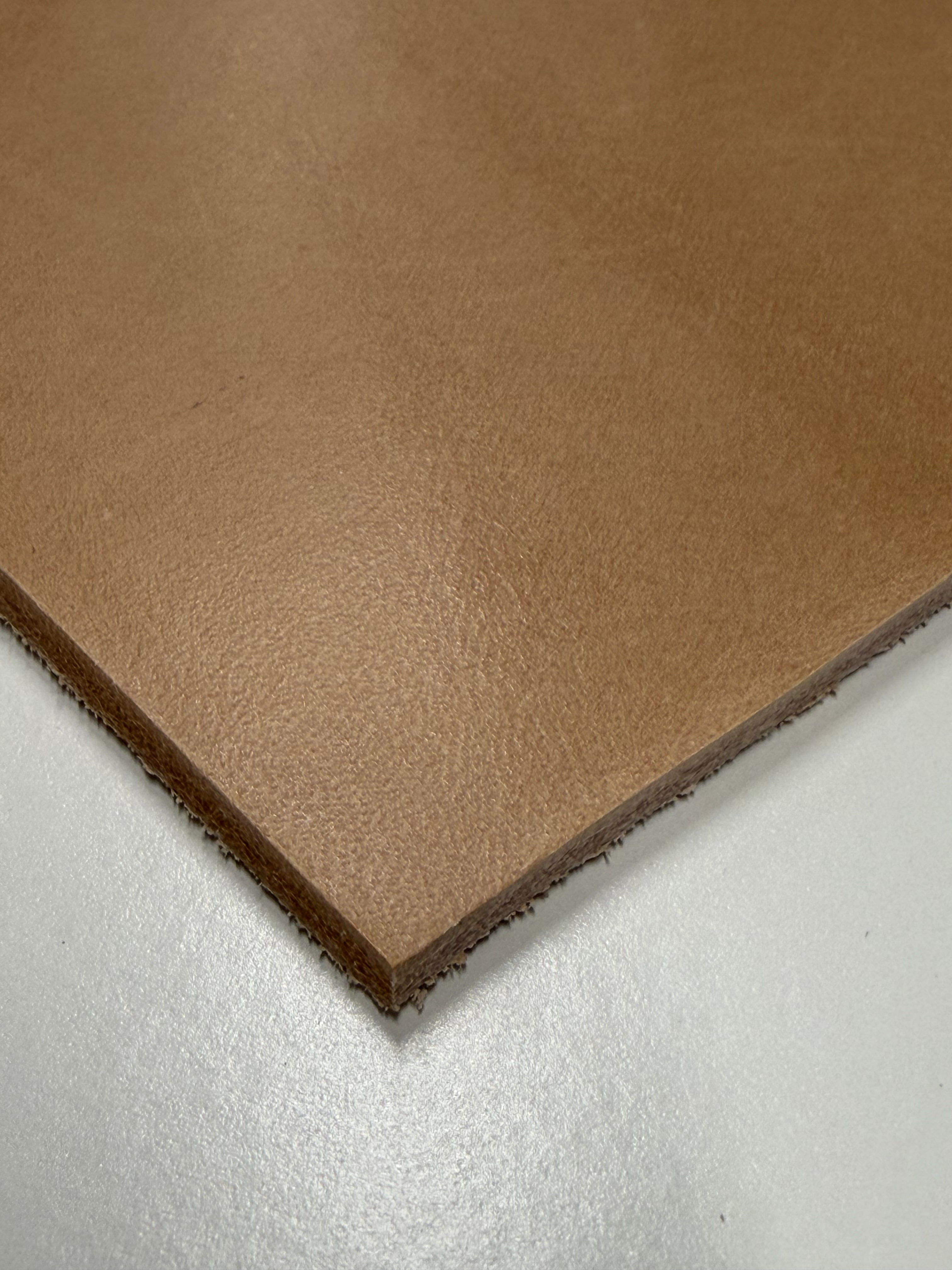 Leather for making knife sheaths: Raw edge, sheath leather and strap/suspension leather