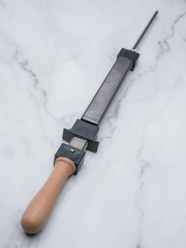 SwiftEdge Cross: Knife sharpening system with adjustable angle and diamond edge