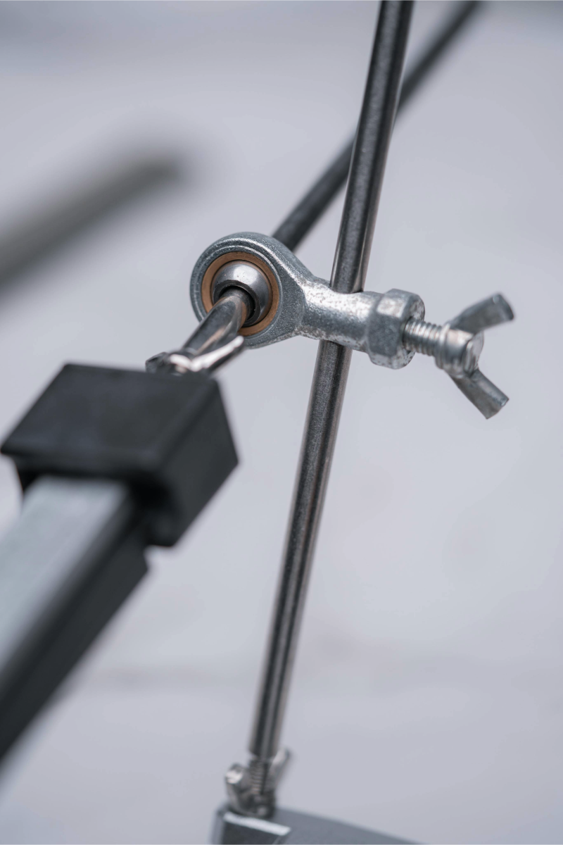 SwiftEdge Cross: Knife sharpening system with adjustable angle and diamond edge