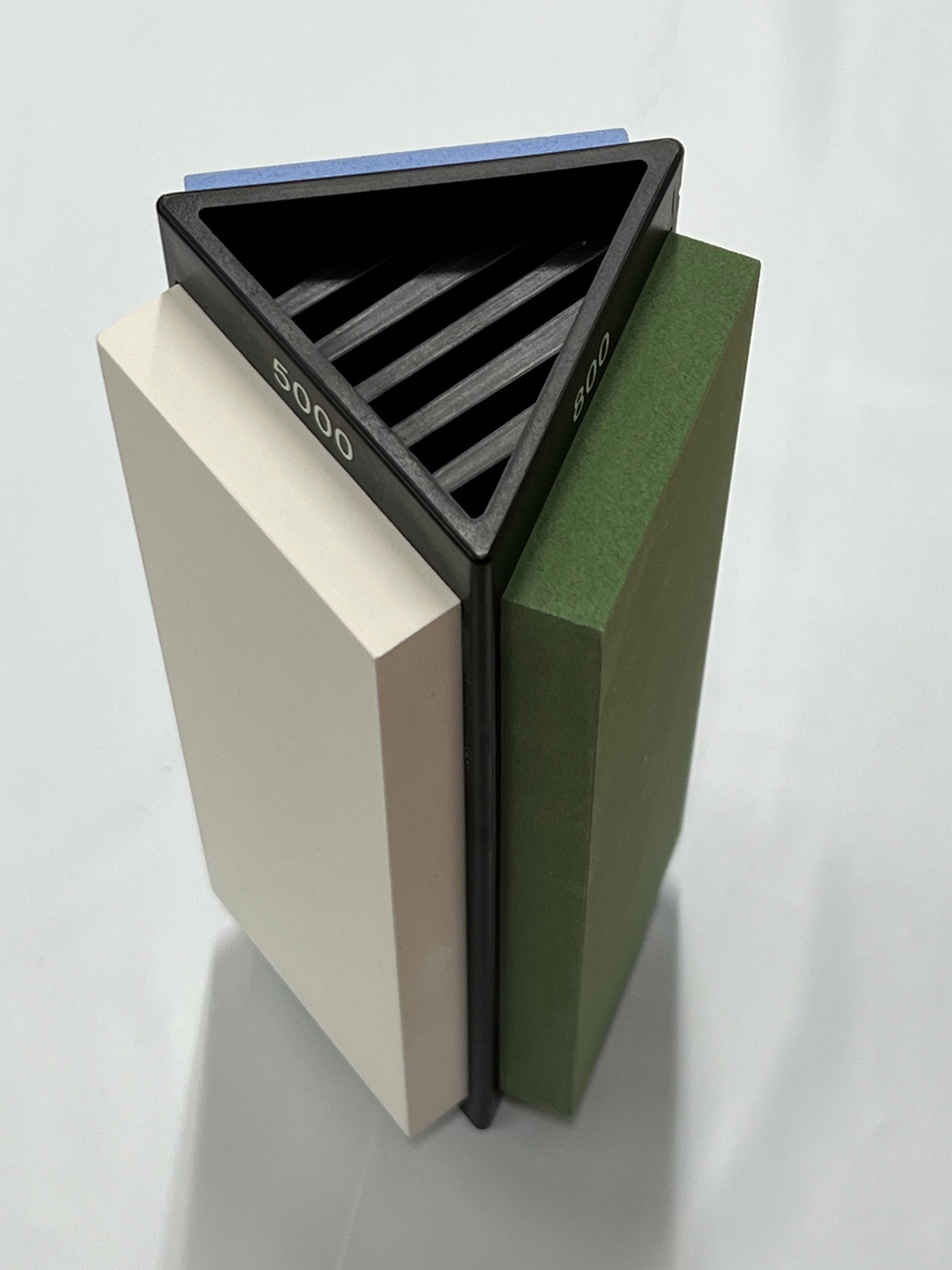 Japanese triple whetstone 800/2000/5000 grit (whetstone) in base station